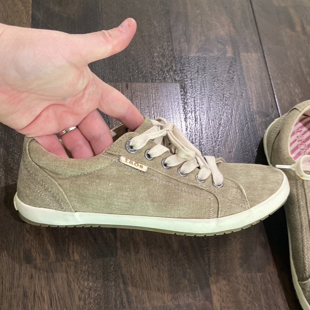 Taos star khaki wash canvas sneaker size 8 some spots on the left shoelace - Picture 3 of 17